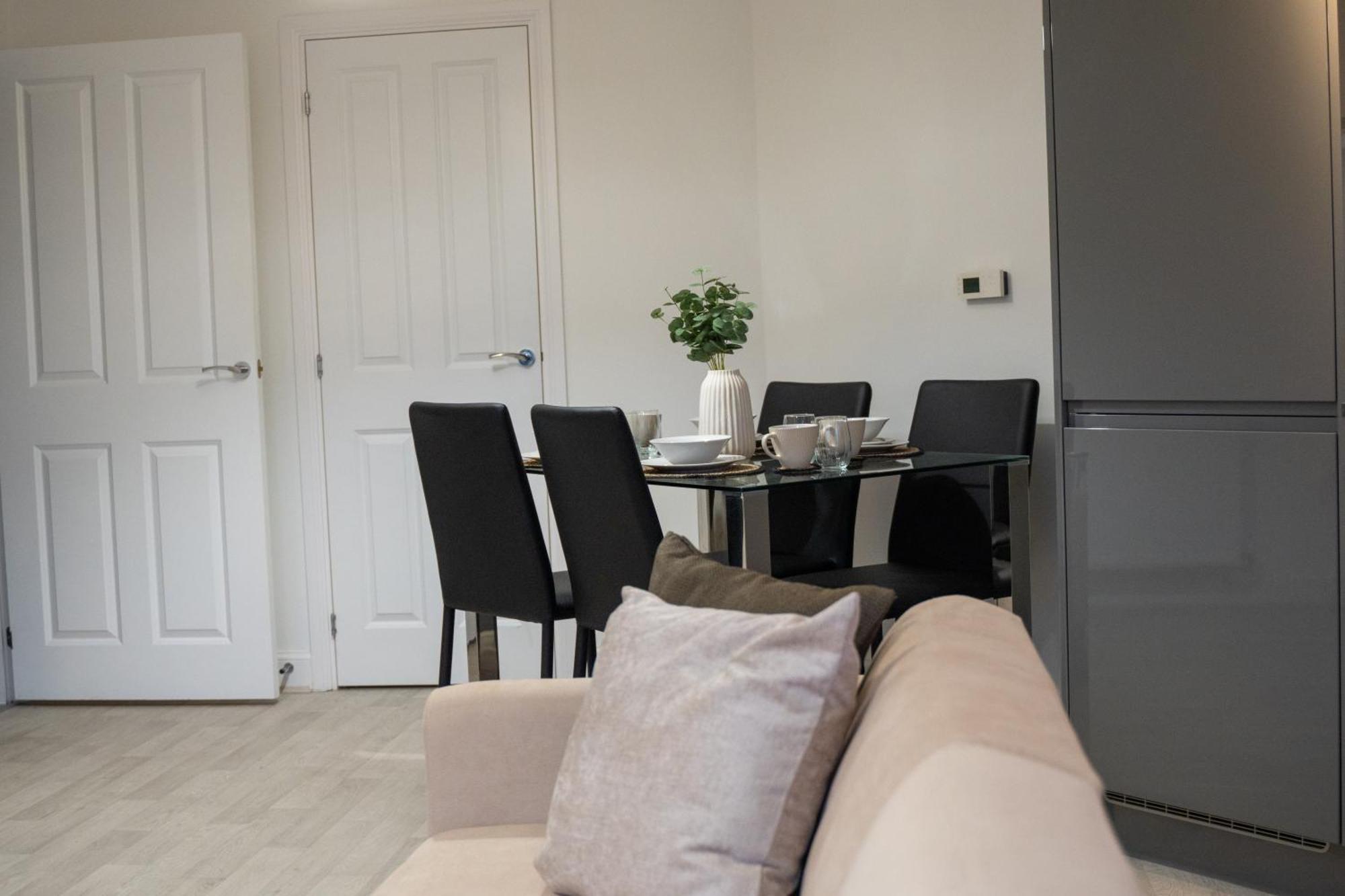 Glory Homes- Centre , Sleeps 7 With Parking & Wifi * Бирмингем