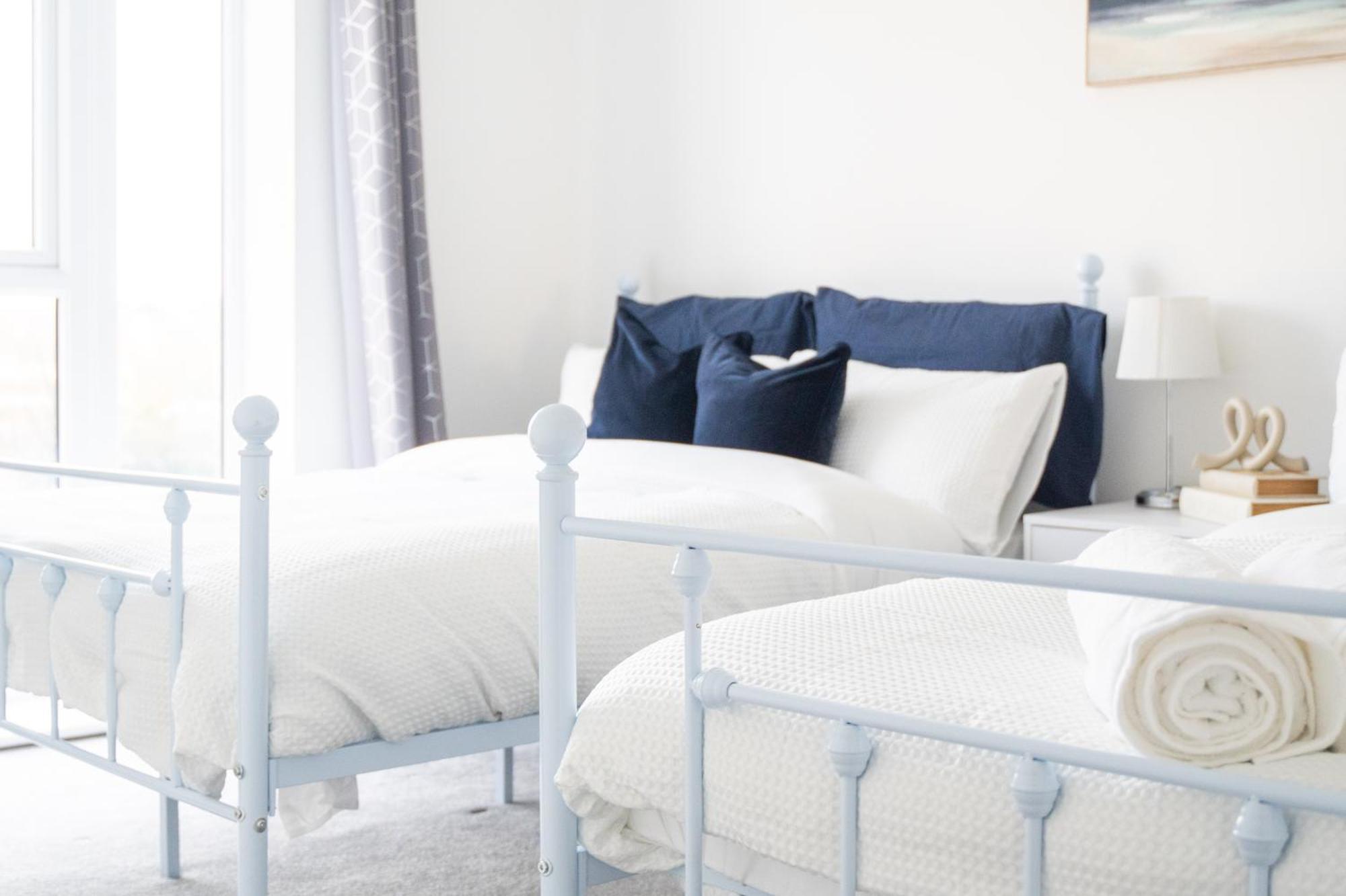 Апартаменты Glory Homes- Centre , Sleeps 7 With Parking & Wifi *