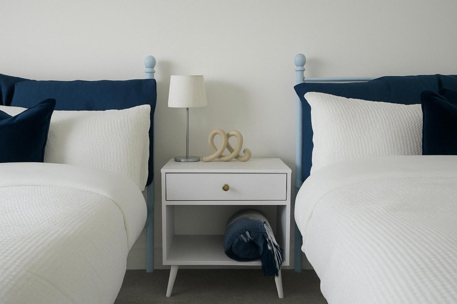Glory Homes- Centre , Sleeps 7 With Parking & Wifi Апартаменты