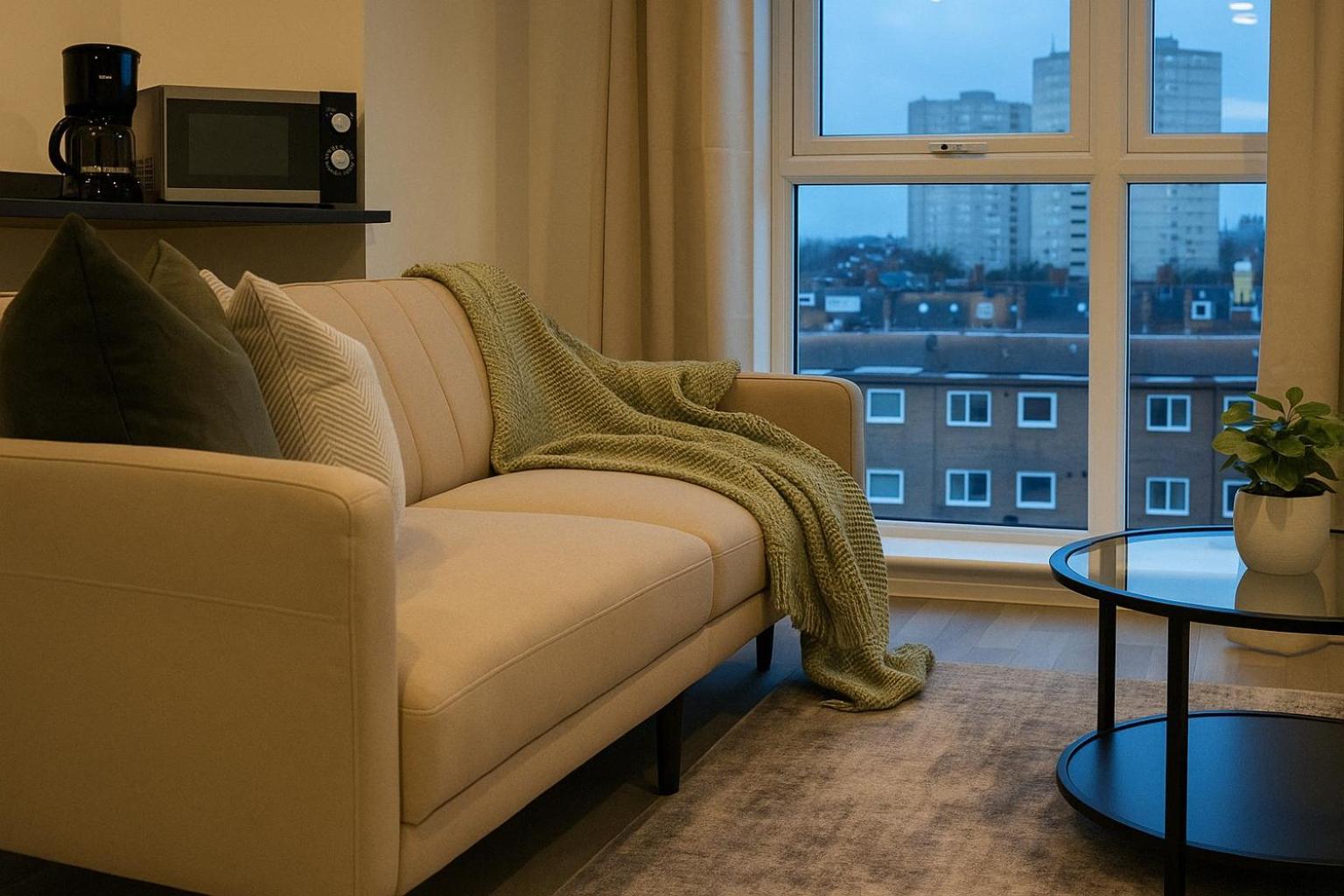Апартаменты Glory Homes- Centre , Sleeps 7 With Parking & Wifi *